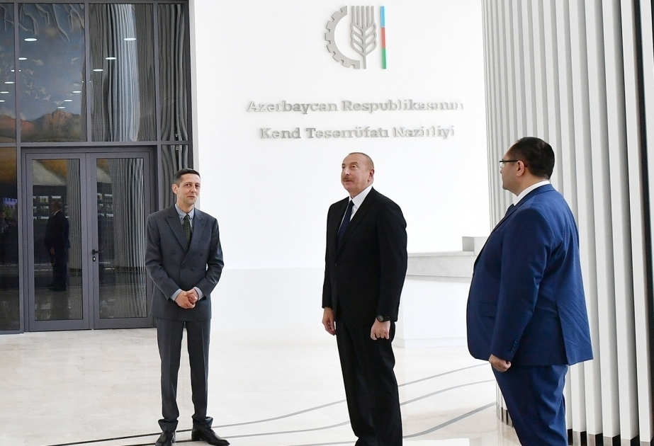 For first time in Azerbaijan, Rashad Mehdiyev creates large-scale work called “Eternity”