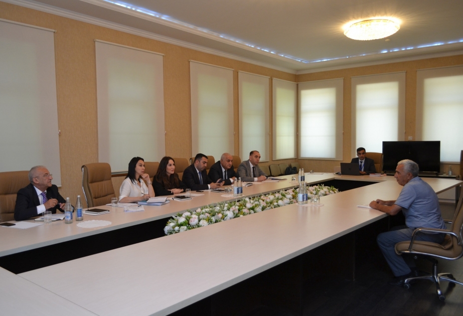 Daşınmaz Əmlakın Dövlət Kadastrı və Reyestrinin sədri Şamaxıda vətəndaşları qəbul edib
