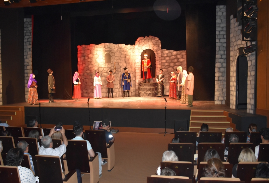 Şəki Dövlət Dram Teatrı “Çələbi xan” tamaşasını ictimaiyyətə təqdim edib