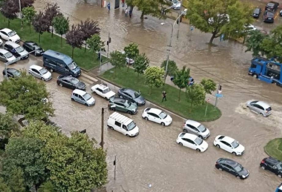 Güclü leysan yağışları Tbilisidə ciddi problemlər yaradıb