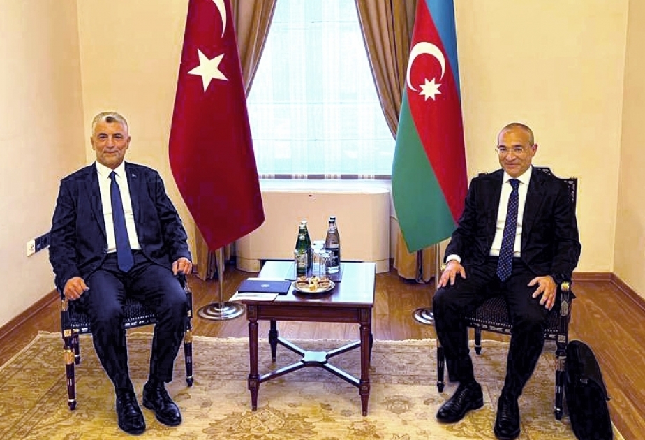 阿塞拜疆经济部长会见土耳其贸易部长