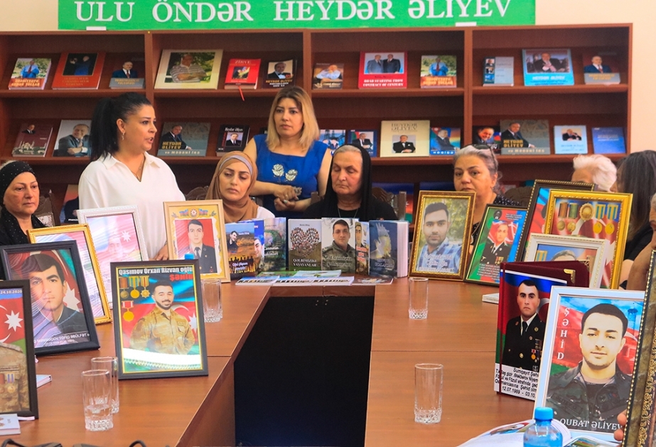 Kitabxanada şəhidlərə həsr olunmuş kitabların təqdimatı keçirilib