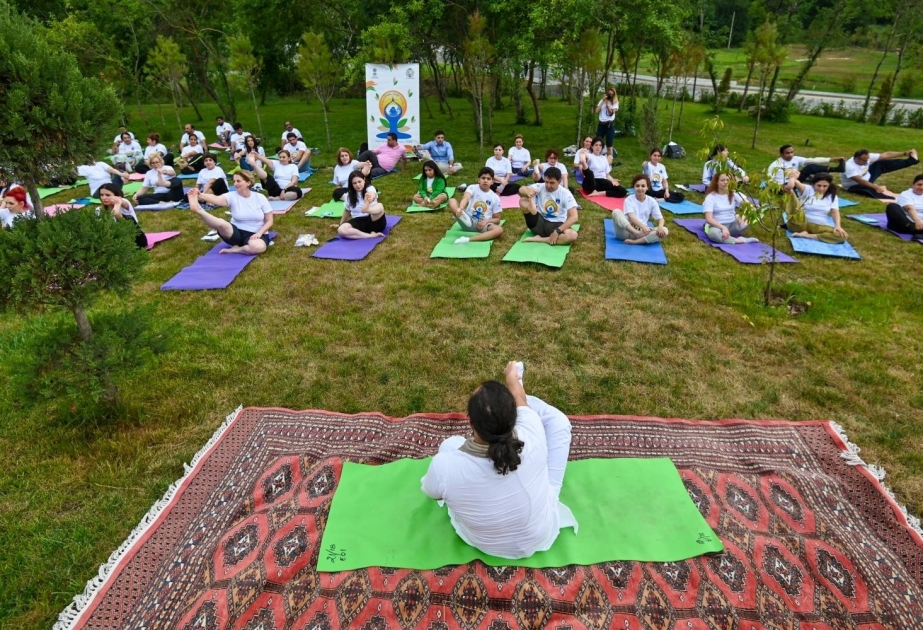 La Embajada de la India en Bakú organiza un evento de yoga en Shabran Wellbeing Resort