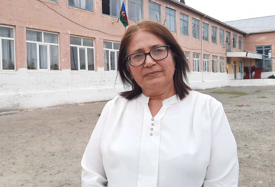 Salyanda 57 yaşlı ibtidai sinif müəllimi imtahanda maksimum bal toplayıb -  REPORTAJ VİDEO