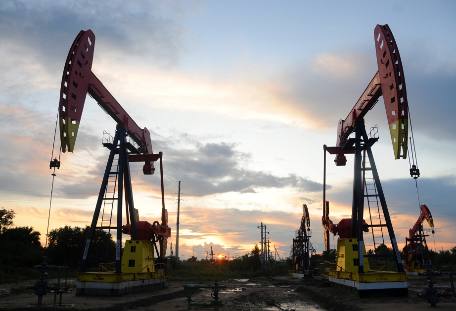 Цена азербайджанской нефти превысила 80 долларов