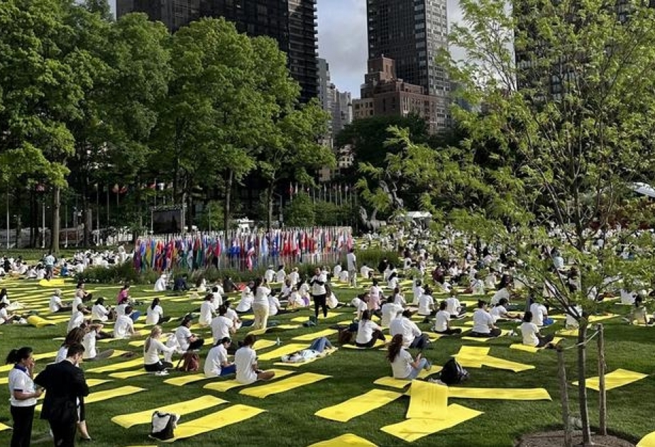 Journée internationale du yoga célébrée au Siège de l’ONU à New York