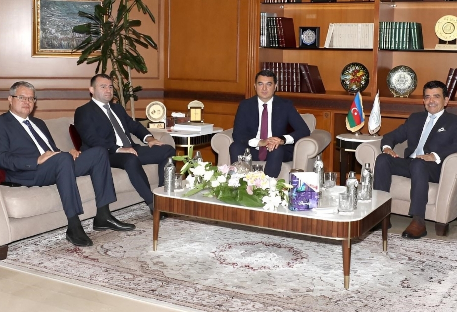 Le ministre azerbaïdjanais de la Culture s’entretient avec le Directeur général de l’ICESCO