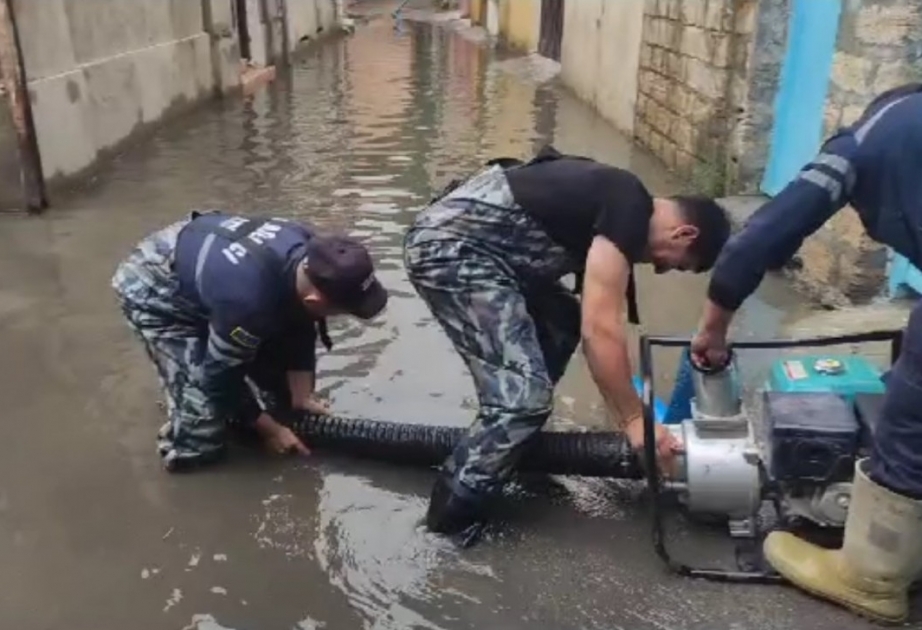İntensiv yağıntılar səbəbindən Gəncə və Göygöl şəhərlərində bəzi fərdi yaşayış evlərini su basıb