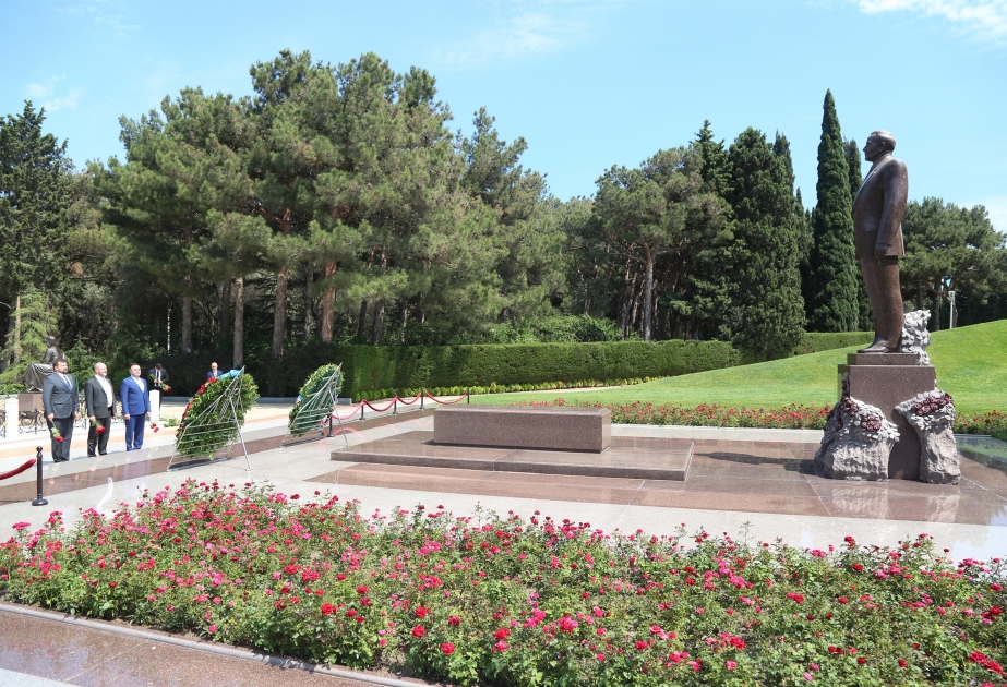 Czech parliamentarians pay tribute to National Leader Heydar Aliyev, Azerbaijani martyrs