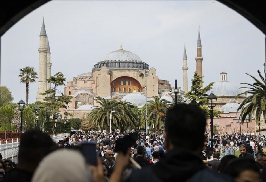 Türkiyəyə beş ayda 15,5 milyondan çox turist gəlib
