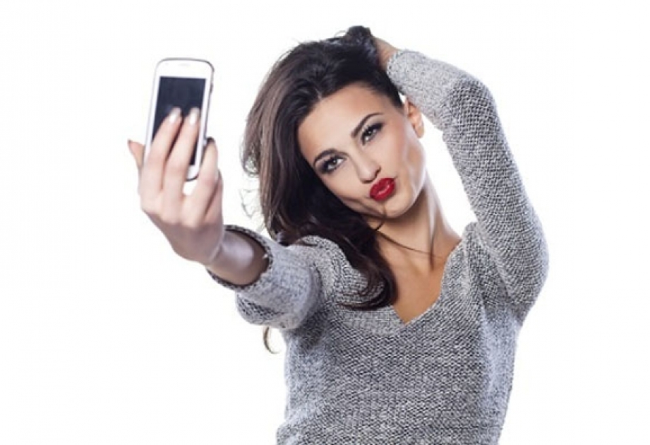 Çox selfi çəkmək psixoloji pozuntu kimi dəyərləndirilir