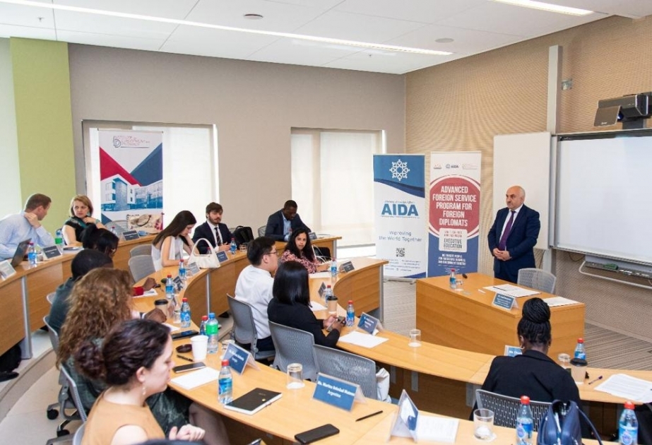 Diplomáticos extranjeros acreditados en Azerbaiyán fueron informados del programa del Gran Retorno