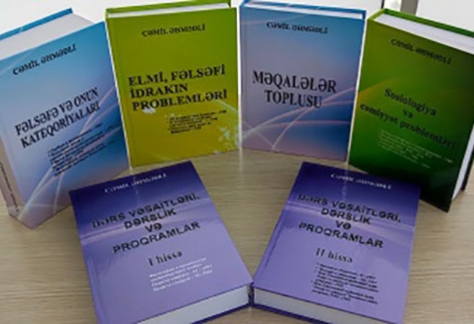 Mərkəzi Elmi Kitabxanaya professor Cəmil Əhmədlinin nəşrləri hədiyyə edilib