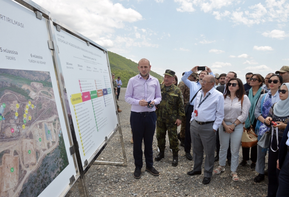 Xarici diplomatlar Laçında Aqro və Sənaye Parkında görülən işlər barədə məlumatlandırılıb