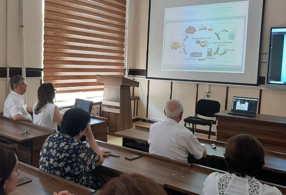İkili diplom proqramının məzunları dissertasiya işlərini müdafiə ediblər