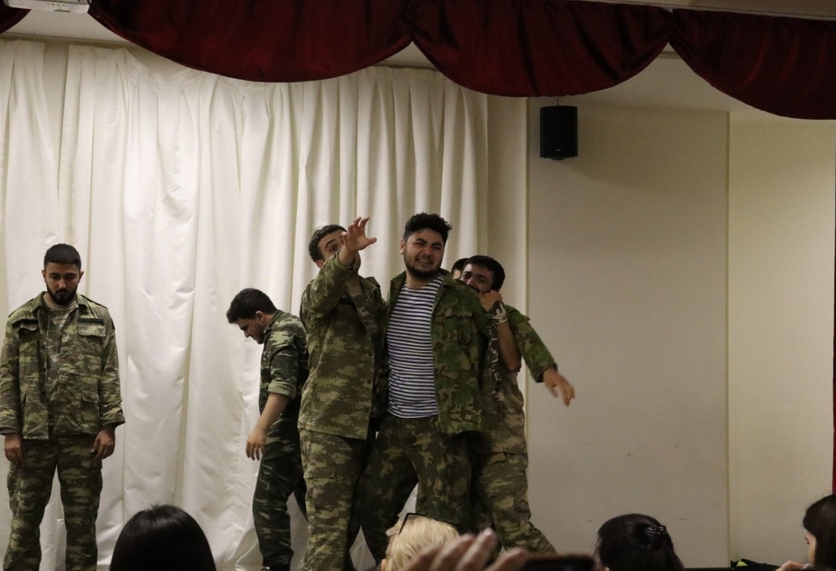“Yarımçıq qalmış” tamaşası “Landau School”da nümayiş olunub