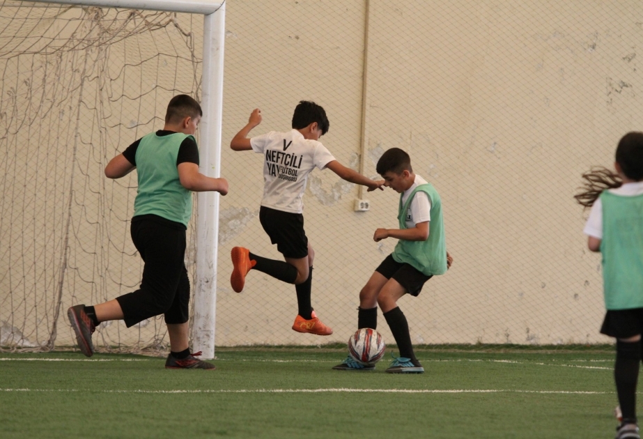 “V Neftçili Yay Futbol Düşərgəsi” layihəsi yekunlaşıb