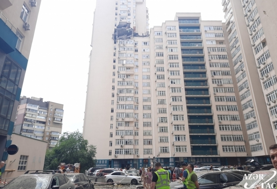 Kiyevdə yaşayış binasına raket qalıqlarının düşməsi nəticəsində beş nəfər həlak olub