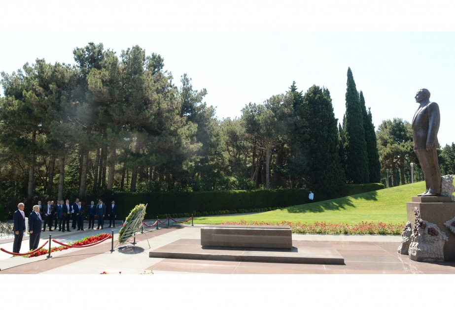 WIPO delegation visits Alley of Honors in Baku