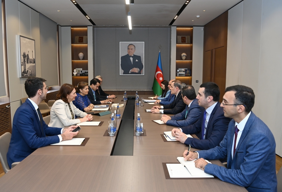 Canciller de Azerbaiyán se reúne con la Presidenta del Consejo Ejecutivo y el Director General Adjunto de la UNESCO