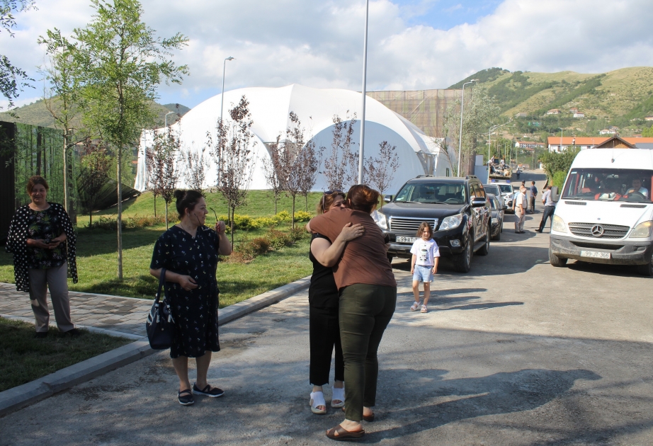 Daha 15 ailə Laçında  FOTO
