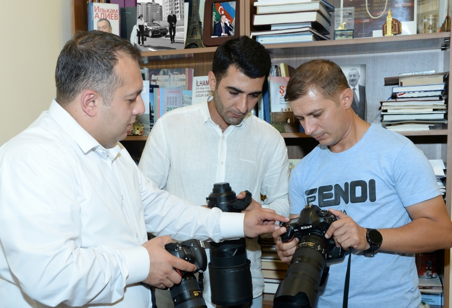 AZƏRTAC-da təşkil olunmuş fotojurnalistika kurslarının iştirakçılarına sertifikatlar təqdim edilib