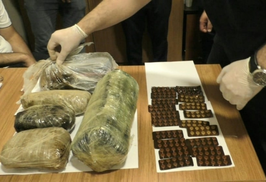 Cəlilabadda saxlanılan narkokuryerlərdən 10 kiloqramdan artıq narkotik aşkarlanıb