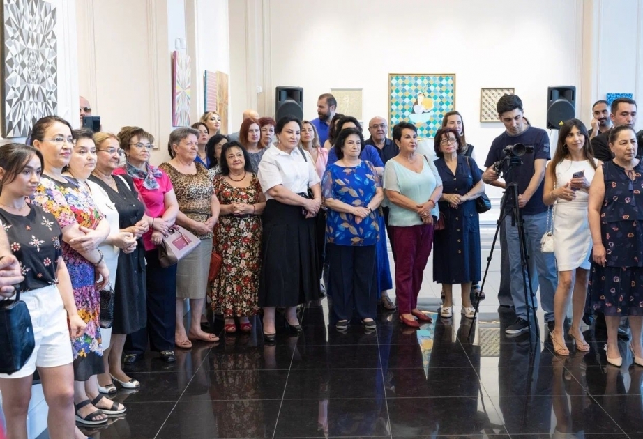 Bakıdakı Rus evində rəssam Nigar Süleymanın fərdi sərgisi açılıb