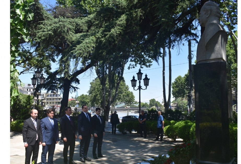 Tbilisidə Ulu Öndərin abidəsi ziyarət olunub