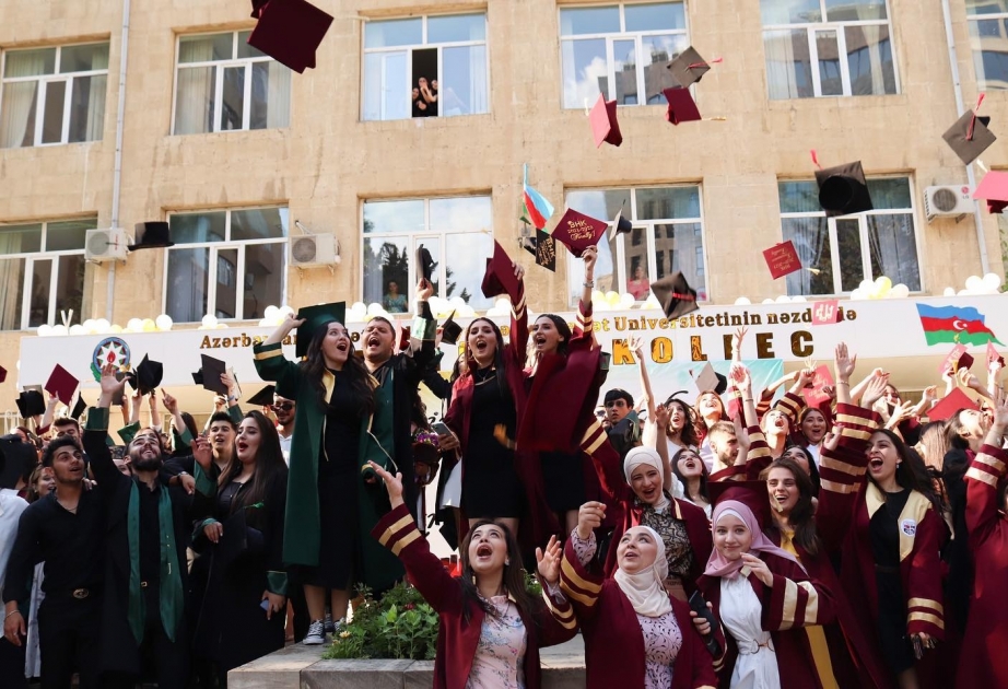 Bu il ADMİU-nun nəzdindəki Humanitar Kollecdən 434 tələbə məzun olub