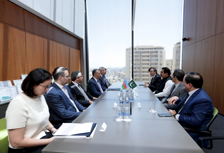 Pakistanlı nazir DOST Mərkəzində olub