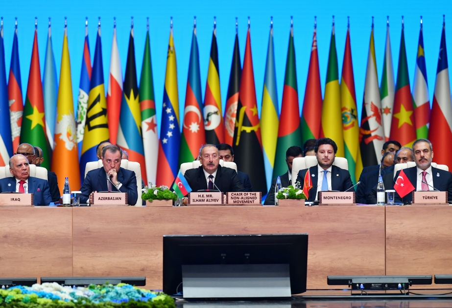 Presidente de Azerbaiyán: "Tenemos que hacer oír más fuerte nuestra voz contra la intervención en los asuntos internos de los Estados"