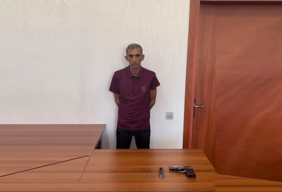 Novxanı qəsəbəsində “Makarov” markalı tapança satmaq istəyən şəxs saxlanılıb