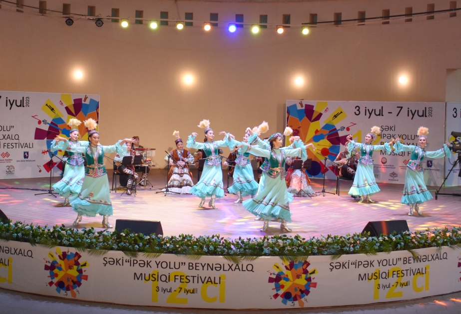 Qazaxıstanın folklor və rəqs ansambllarının Şəki festivalında çıxışı maraqla qarşılanıb