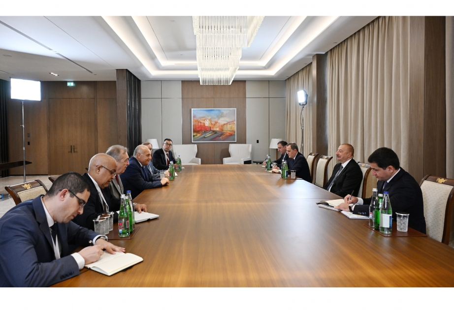 Máximo mandatario azerbaiyano recibió al Ministro de Asuntos Exteriores y de la Comunidad Nacional en el Extranjero de Argelia