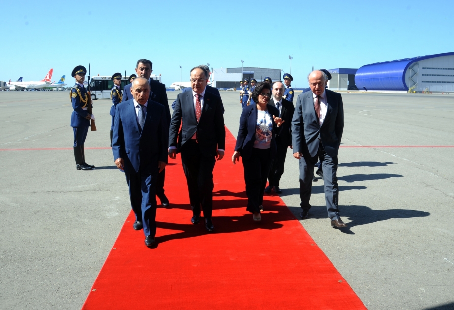 El Jefe de Estado albanés llega a Azerbaiyán para una visita oficial