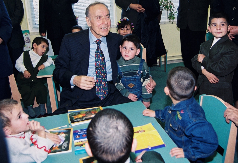 Xalqa bağışlanmış ömürdən anlar: 2000-ci ilin noyabrı