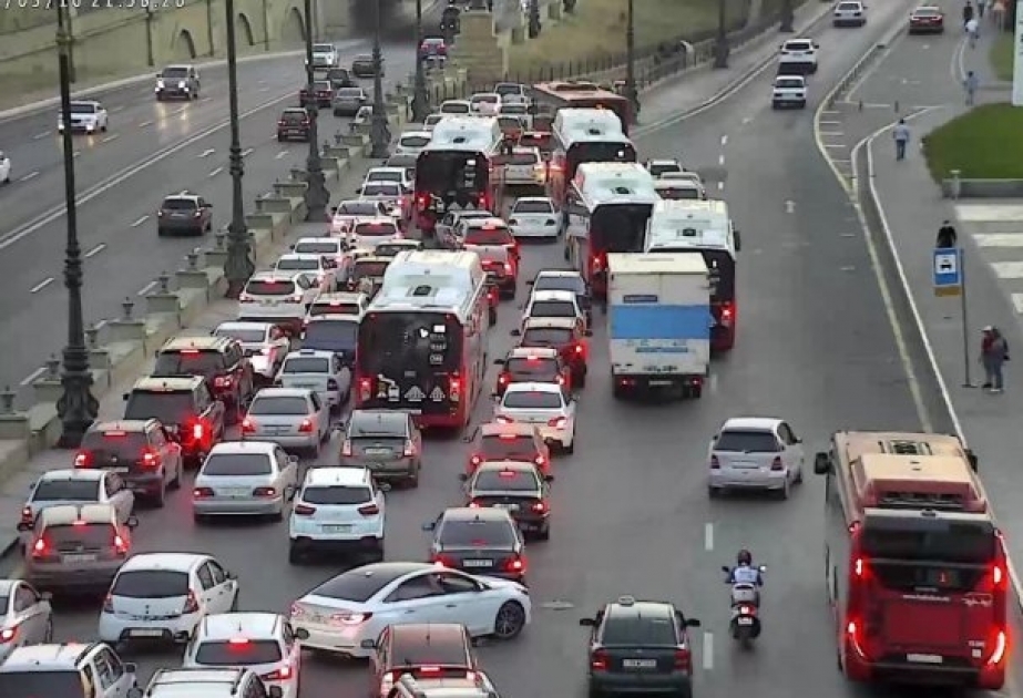 Paytaxtda avtobusların hərəkət intervalında gecikmələr müşahidə edilir
