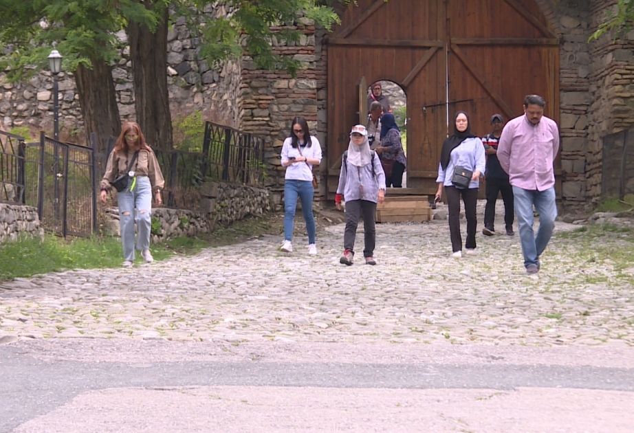 “Bakı meqapolisə çevrilib, bölgələrdə isə bol oksigen var” –  xarici turistlər danışır FOTO