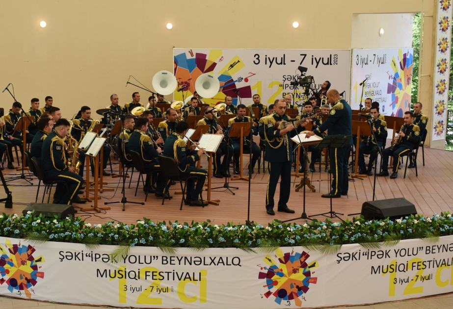 DSX-nin Nümunəvi Hərbi Orkestri “İpək Yolu” Beynəlxalq Musiqi Festivalının səhnəsində