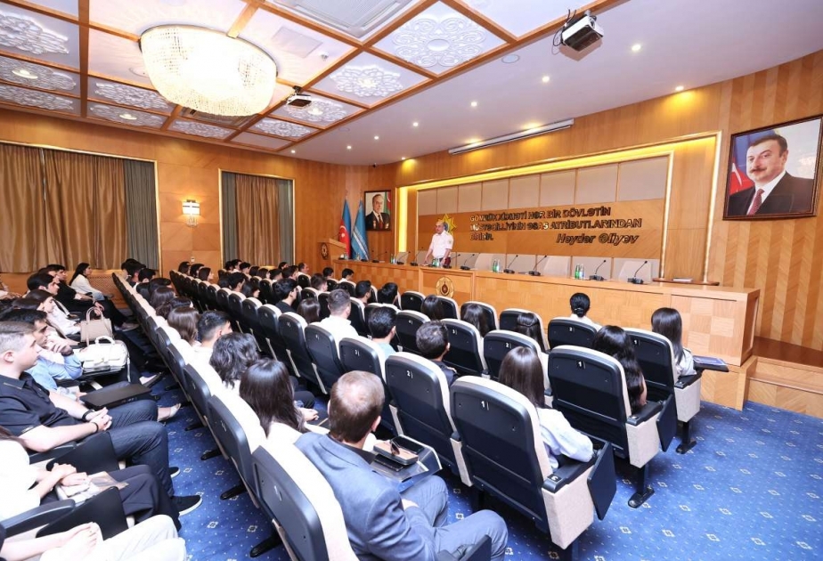 “Könüllü gömrükçü” dəstəsinin üzvlərinə sertifikatlar verilib