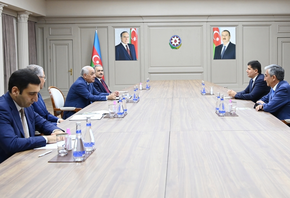 El Primer Ministro de Azerbaiyán se reúne con el Ministro de Comercio y Desarrollo Económico de Tayikistán