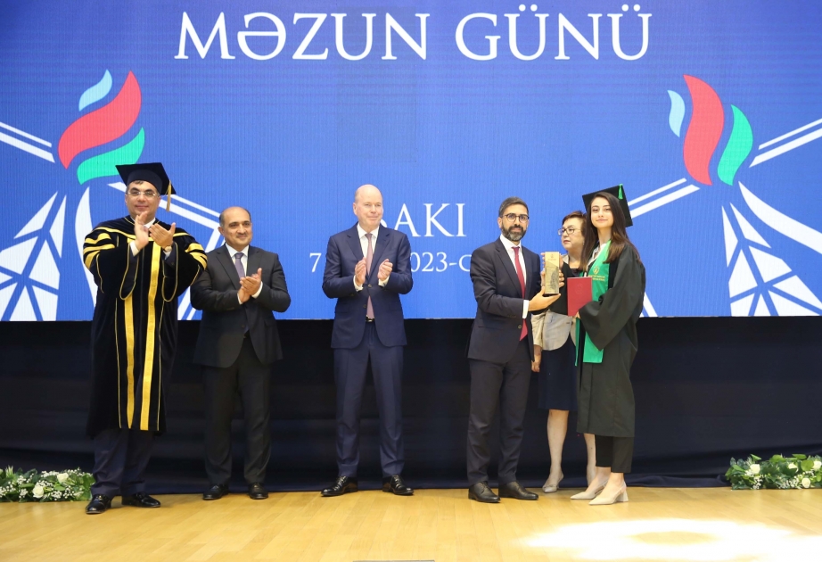 SOCAR-ın Bakı Ali Neft Məktəbində Məzun Günü keçirilib