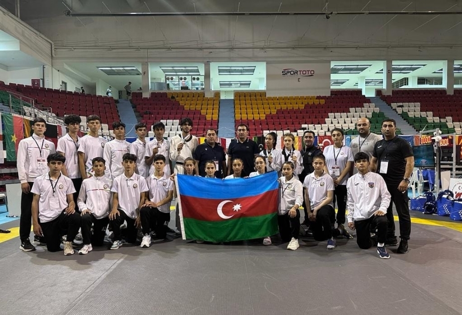 Junge aserbaidschanische Taekwondo-Kämpfer holen am zweiten Tag der offenen türkische Meisterschaft vier Medaillen