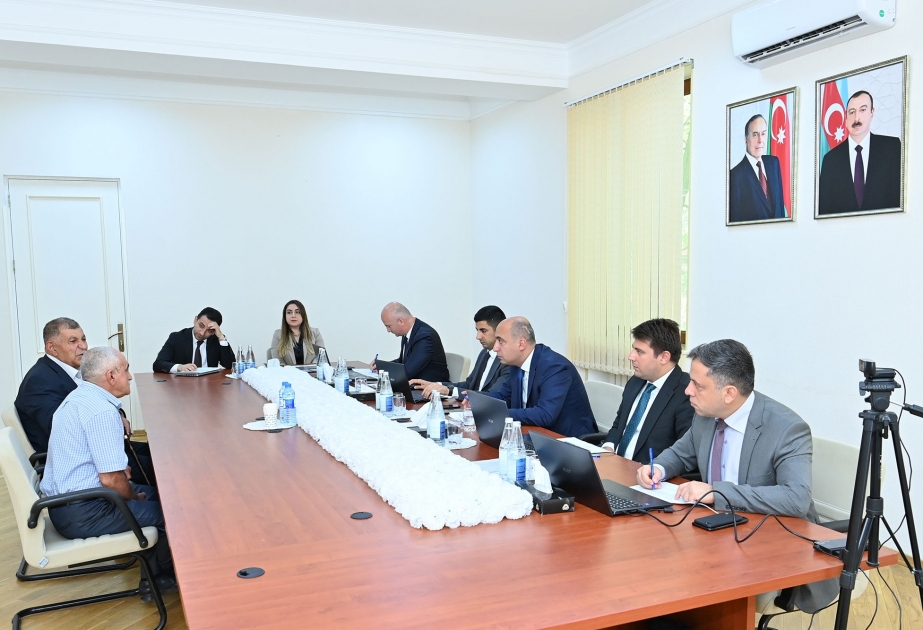 Elm və təhsil naziri Lerikdə vətəndaşların müraciətlərini dinləyib