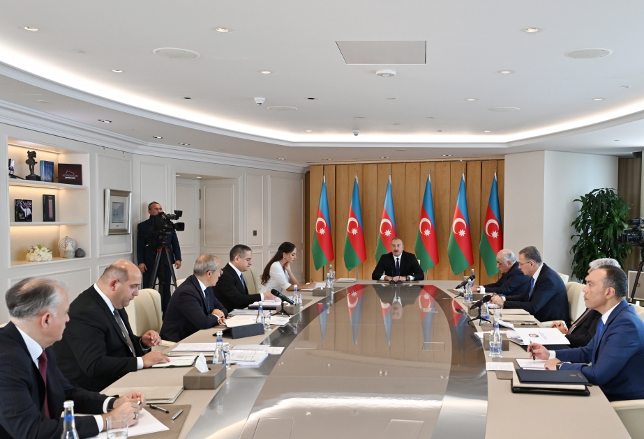 Prezident İlham Əliyevin sədrliyi ilə bu ilin altı ayının sosial-iqtisadi yekunlarına həsr olunmuş müşavirə keçirilib YENİLƏNİB VİDEO