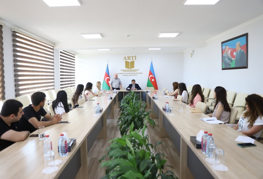 Doktoranturaya xarici dil fənnindən qəbul imtahanında uğur qazanmış iddiaçılar ilə görüş