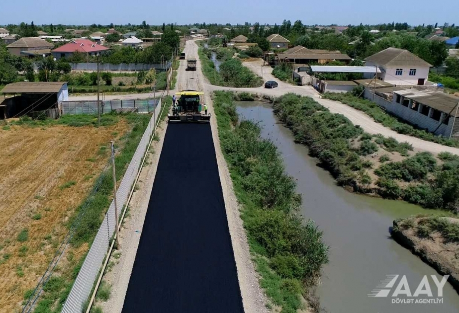 Salyan rayonunda 33 kilometr uzunluğa malik yollar yenidən qurulur VİDEO