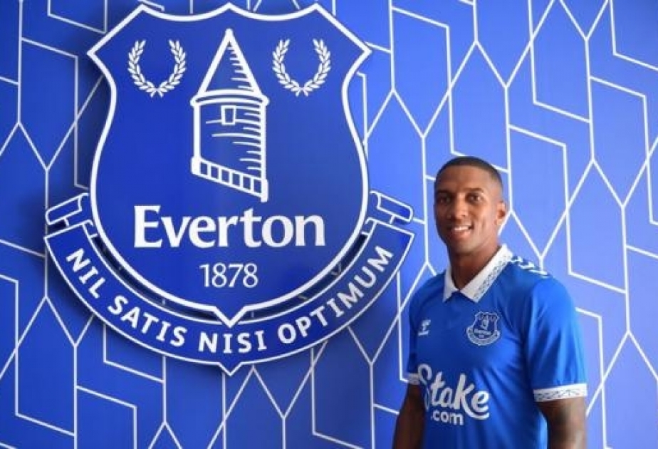 Eşli Yanqın “Everton”a keçidi rəsmiləşib