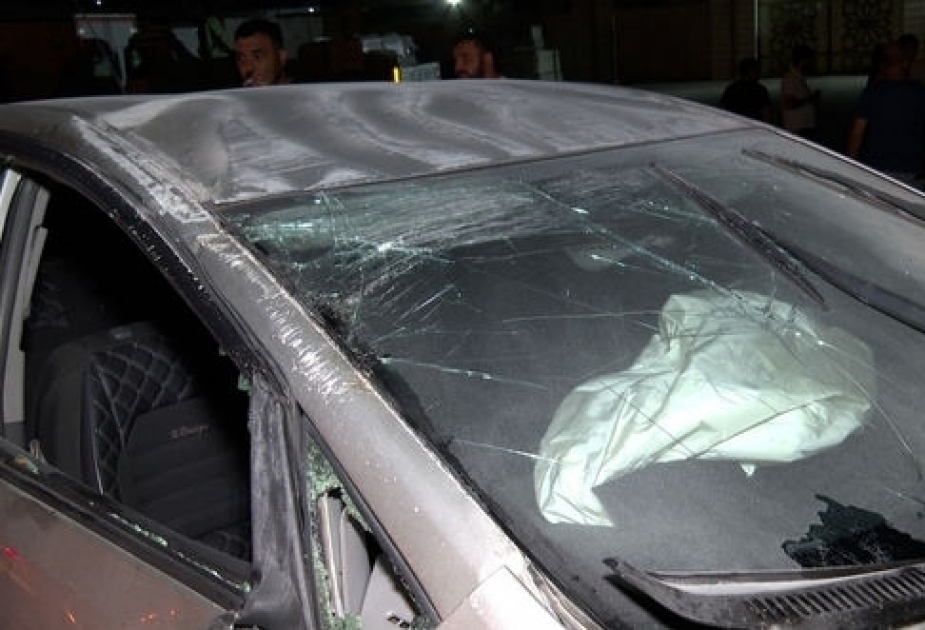 Yük avtomobilinin qoşqusu aşaraq “Prius”u əzib